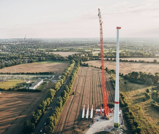 Pankower Norden: Windenergieanlage auf Berliner Stadtgebiet, Foto: © Teut